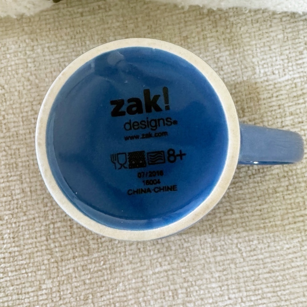A Charlie Brown Christmas Peanuts Mug Cup by Zak designs 2016 - Picture 3 of 4